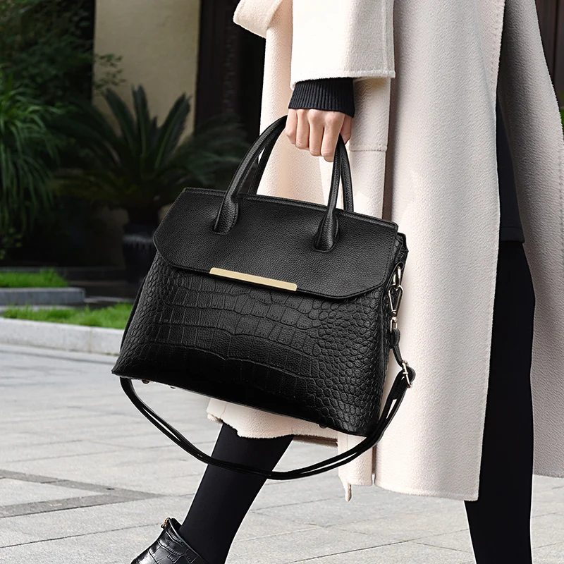 2021 Wholesale fashion lychee PU leather high-end handbags for women luxury tote bag, Black
2021 Wholesale fashion lychee PU leather high-end handbags for women luxury tote bag, Black