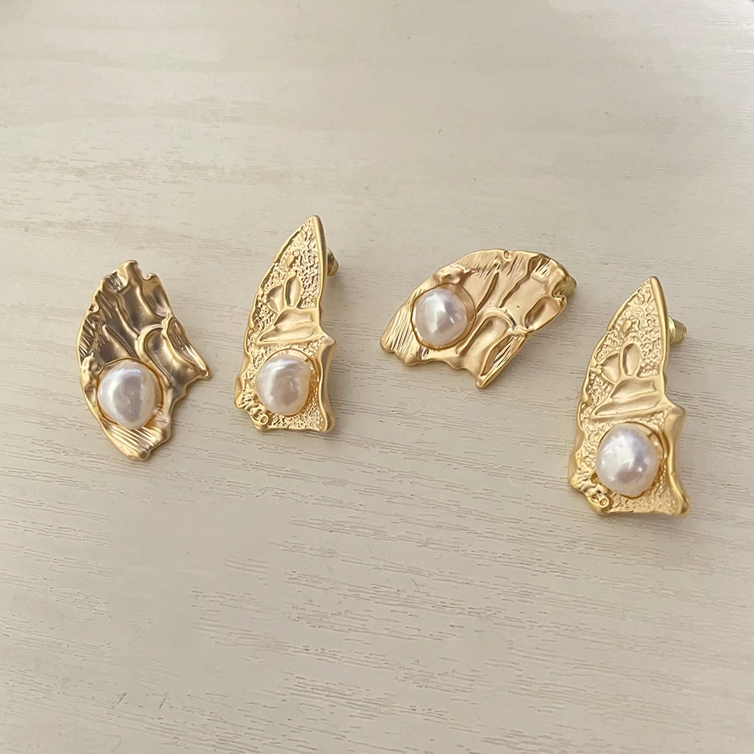 

Gold Hammered Asymmetric Stud Earrings Textured Irregular Earring Studs Genuine Freshwater Pearl Earrings for Women 2021 Jewelry, Gold/silver