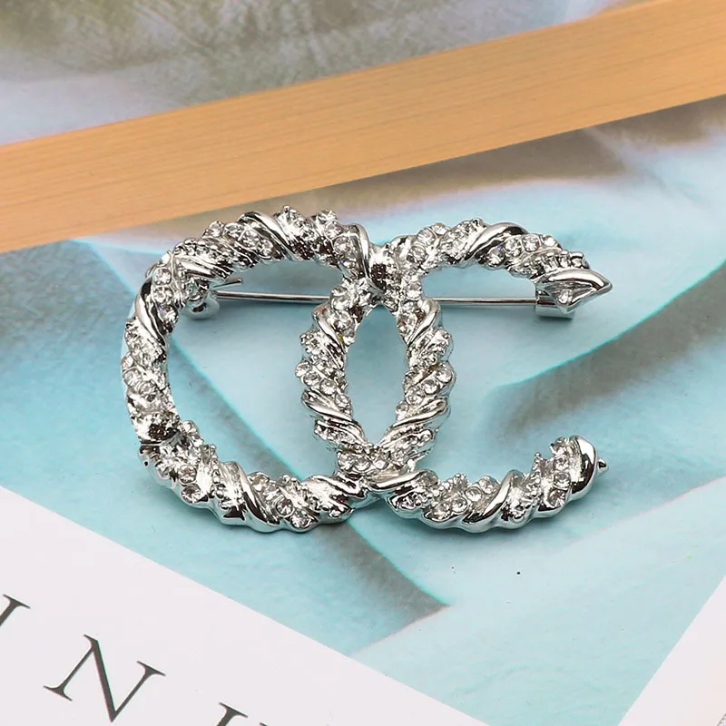 New Fashion Twist Brooch Accessories Ins Tide Letter Diamond Pin Joker Female Personality Brooch, Gold, white k 
New Fashion Twist Brooch Accessories Ins Tide Letter Diamond Pin Joker Female Personality Brooch, Gold, white k