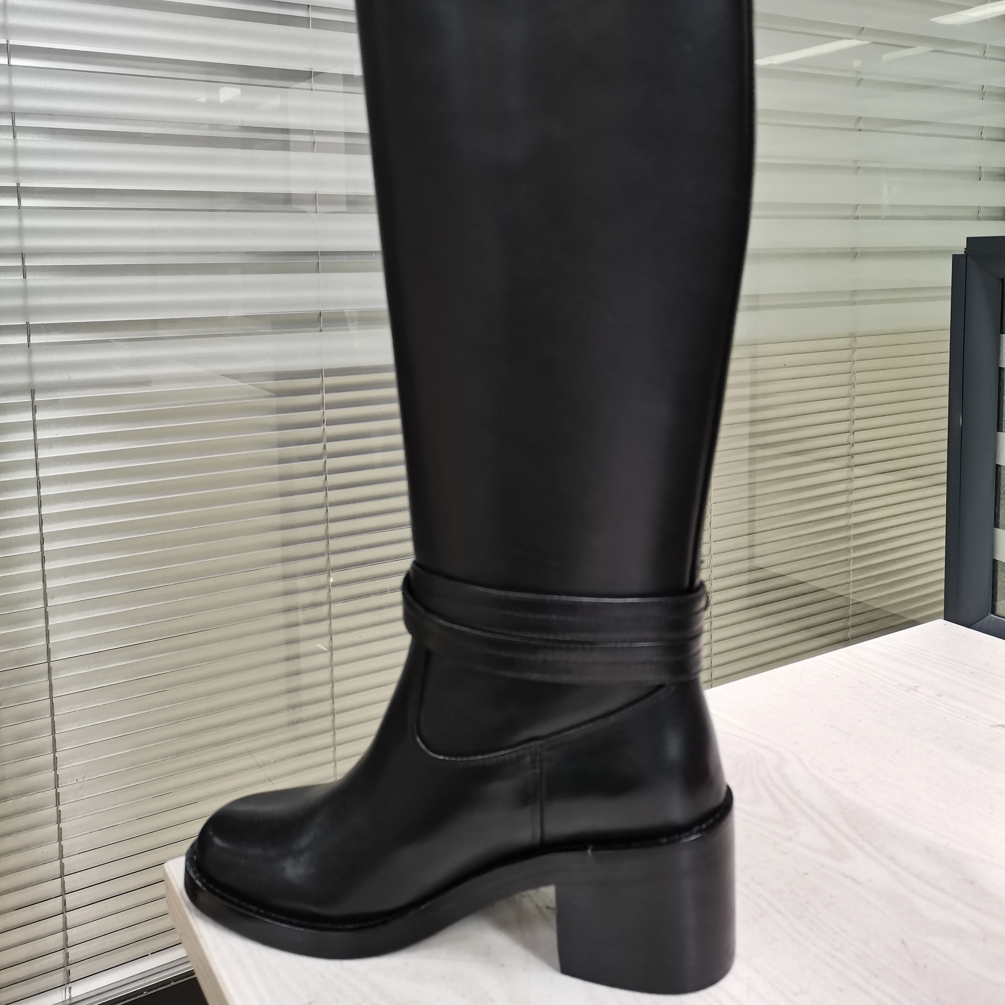 Personalized process factory wholesale size Round head Long Boot For Ladies Women Leather Winter Boots 2022 Winter Long Boots
Personalized process factory wholesale size Round head Long Boot For Ladies Women Leather Winter Boots 2022 Winter Long Boots