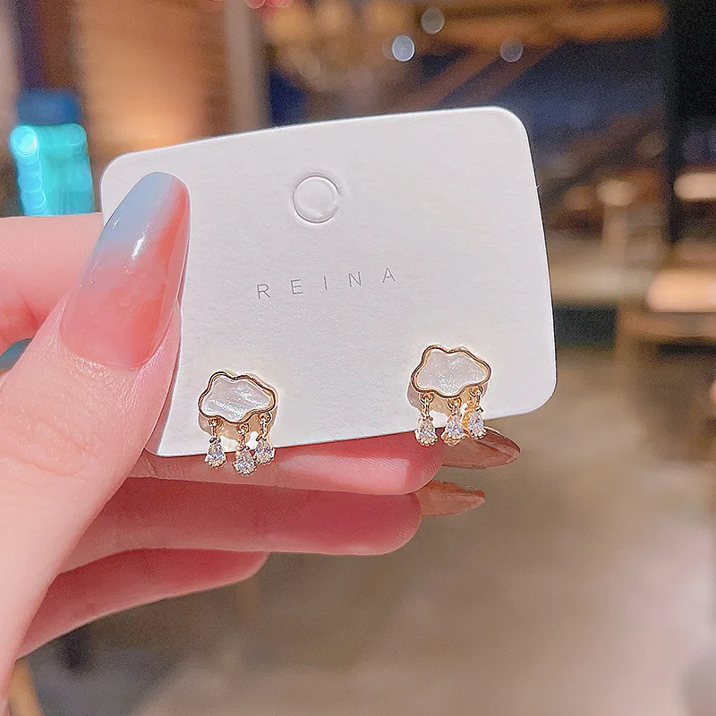 Vershal A627 Ins Fashion 18k Gold Plated Cute Cloud Zircon Tassel Stud Earrings For Women
Vershal A627 Ins Fashion 18k Gold Plated Cute Cloud Zircon Tassel Stud Earrings For Women