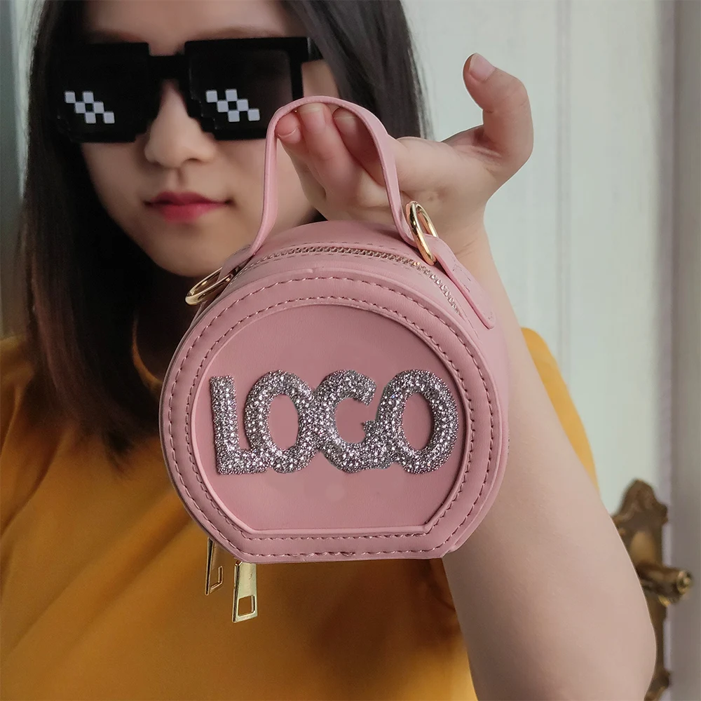 Glitter Diamond Logo Custom 2021 Newest Famous Brand Mini Kids Purse and Handbags for Women Small Crossbody Bag Girls NY, 6 color
Glitter Diamond Logo Custom 2021 Newest Famous Brand Mini Kids Purse and Handbags for Women Small Crossbody Bag Girls NY, 6 color