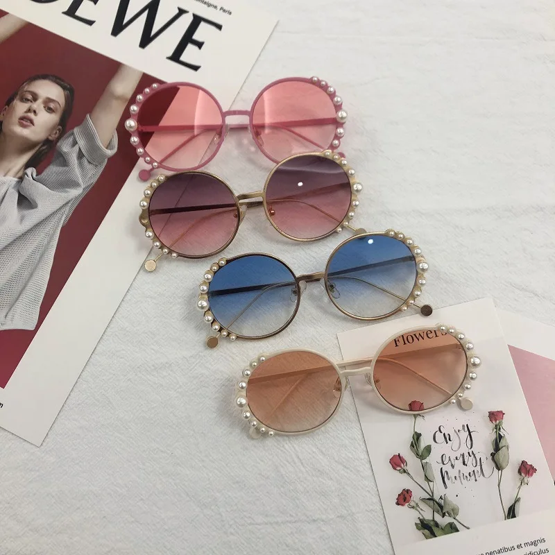 New Round Frame Pearl Metal Children Glasses Trendy Fashion Girls Cute Personality Colorful Shading Mirror, As the picture shows
New Round Frame Pearl Metal Children Glasses Trendy Fashion Girls Cute Personality Colorful Shading Mirror, As the picture shows