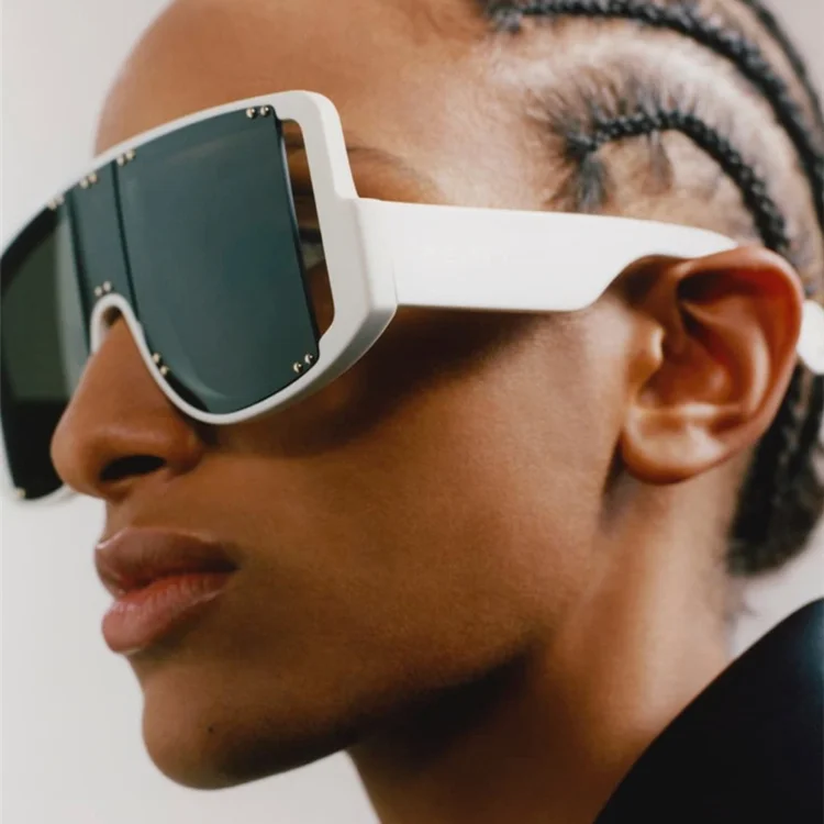GGJH2081 wholesale newest fashion shades punk oversized men sunglasses women 2021
GGJH2081 wholesale newest fashion shades punk oversized men sunglasses women 2021