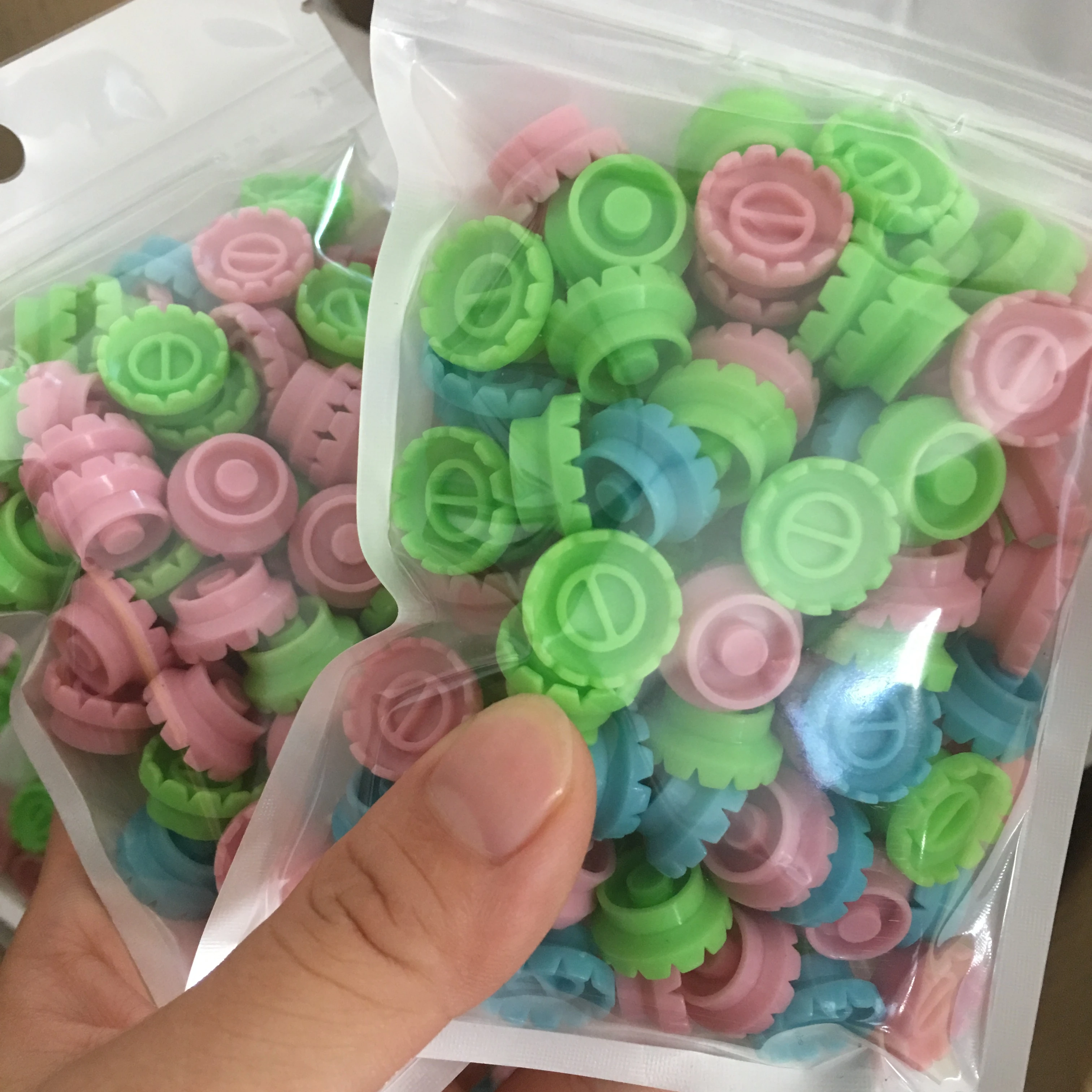 Wholesale color eyelash extension one second flowering sun flower glue cup for eyelash extension glue holder, White, pink .blue ,green
Wholesale color eyelash extension one second flowering sun flower glue cup for eyelash extension glue holder, White, pink .blue ,green