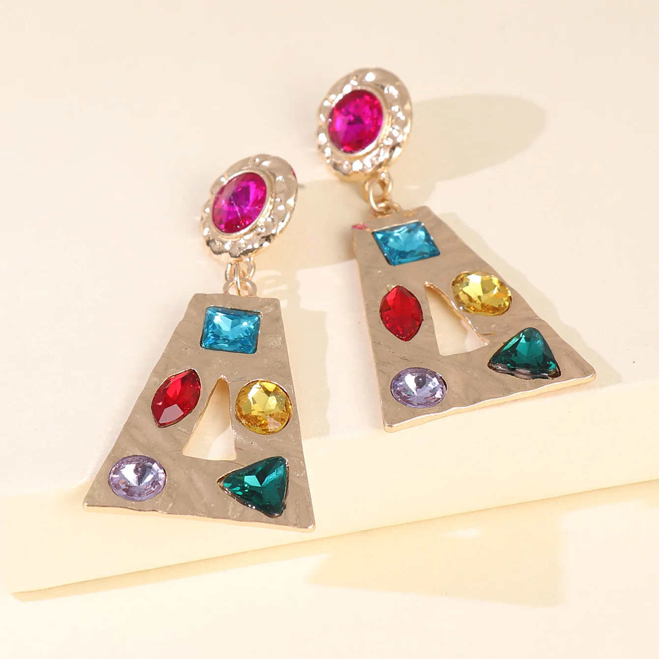 Wholesale New Gold Diamond Hoop Earrings Geometric Love Heart Earrings Earrings Popular Female Jewelry
Wholesale New Gold Diamond Hoop Earrings Geometric Love Heart Earrings Earrings Popular Female Jewelry