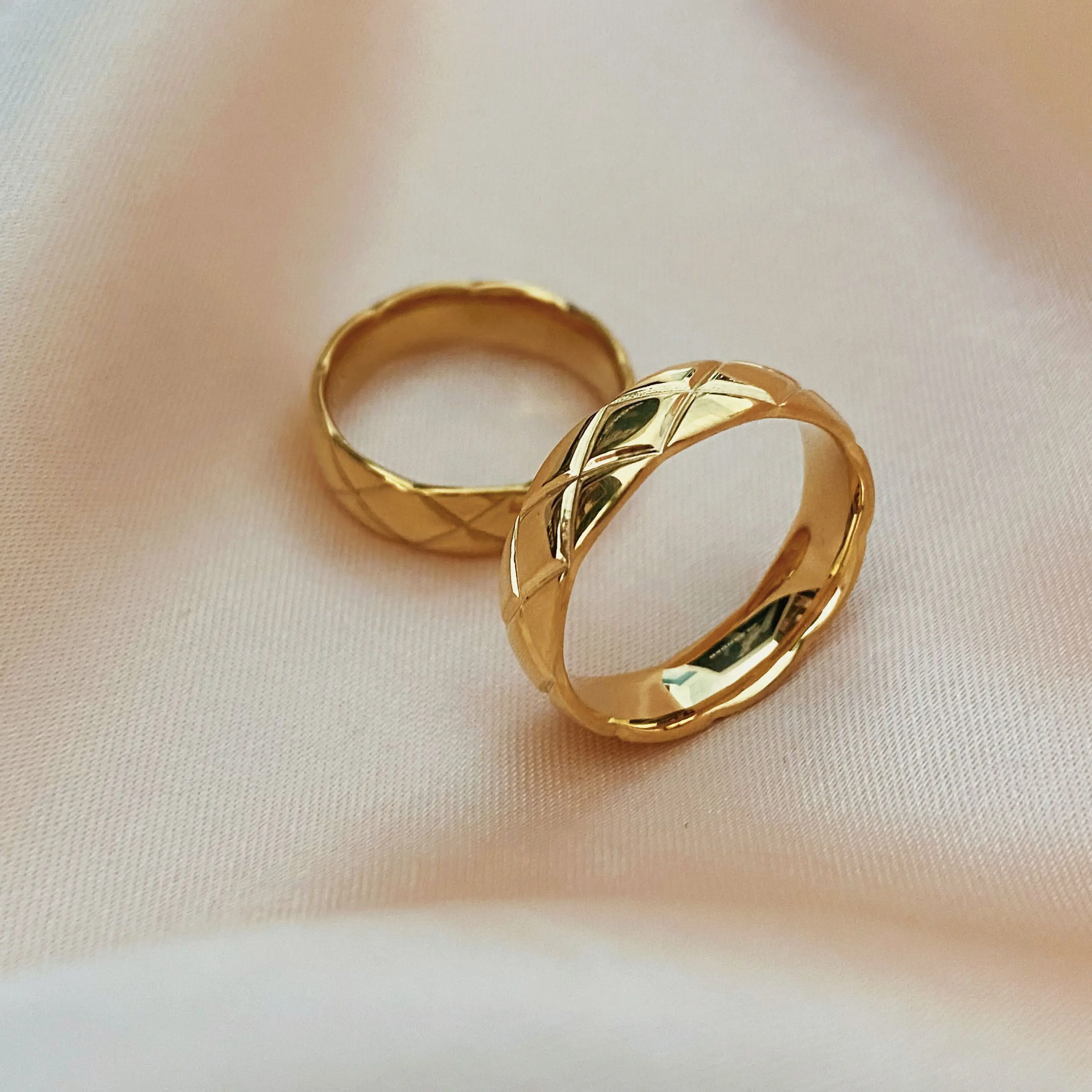 Minos Jewelry Cross Rings 18K Gold Plated Stainless Steel Texture Cross Band Rings for Men and Women
Minos Jewelry Cross Rings 18K Gold Plated Stainless Steel Texture Cross Band Rings for Men and Women