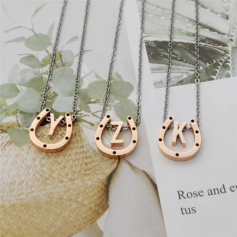Hongtong Hot Sale Stainless Steel Initial 18k Gold Letter A-Z Script Name Horseshoe Pendant Letter Necklace, Picture
Hongtong Hot Sale Stainless Steel Initial 18k Gold Letter A-Z Script Name Horseshoe Pendant Letter Necklace, Picture