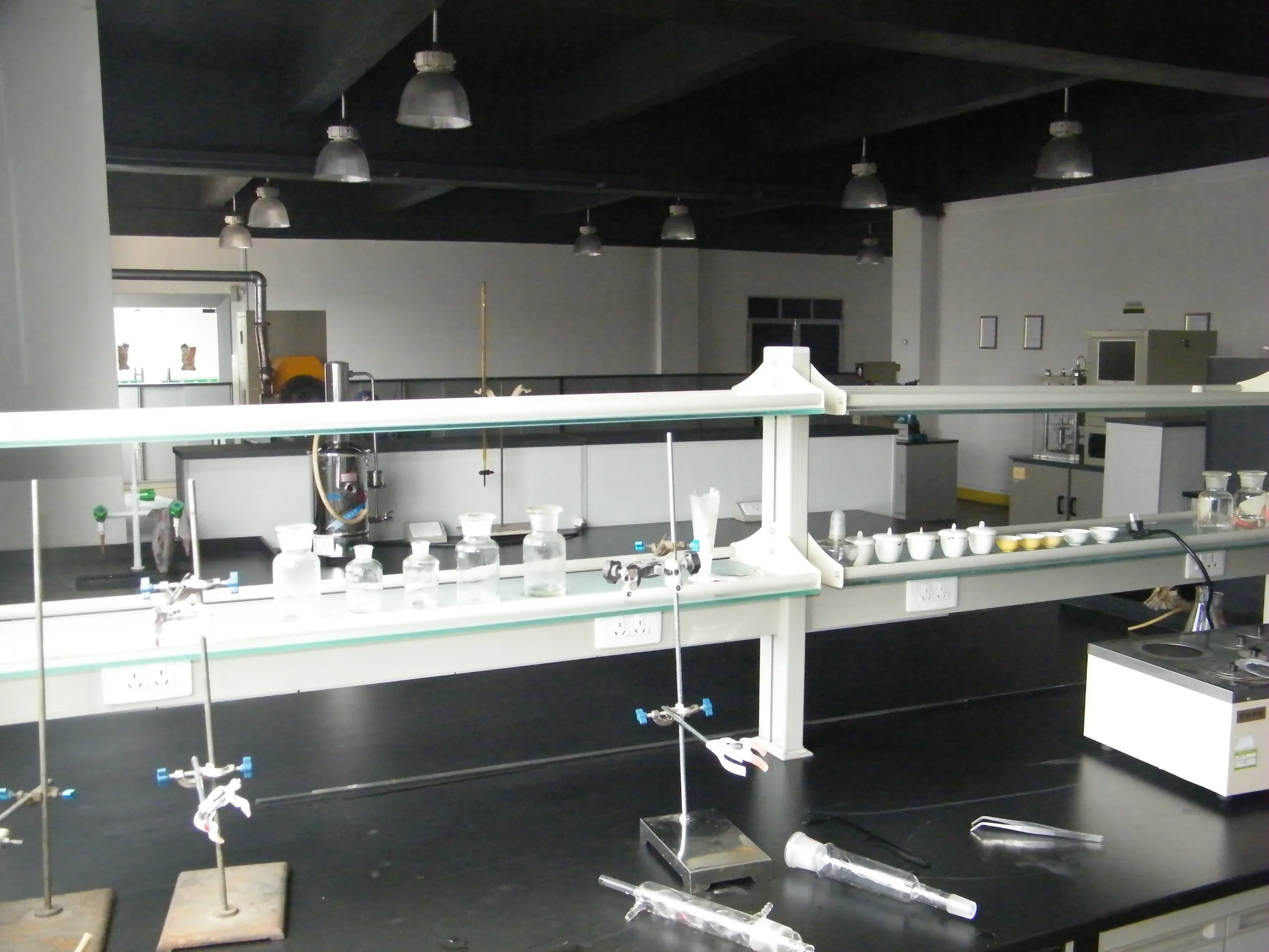 Chemical tests desk