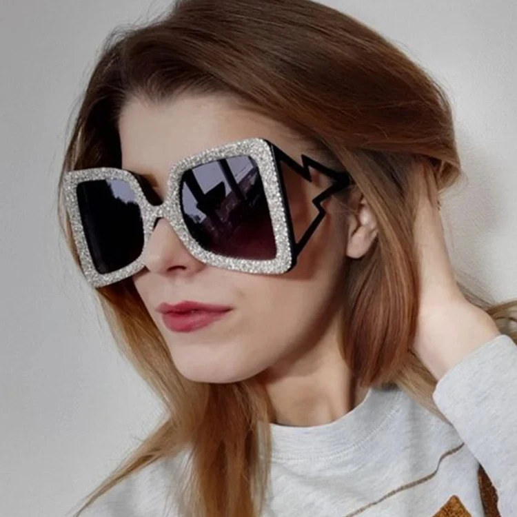 Kenbo Italy Design Luxury Diamond Big Frame Oversized Bling Sun Glasses Women Crystal Rhinestone Shades Sunglasses 2020 
Kenbo Italy Design Luxury Diamond Big Frame Oversized Bling Sun Glasses Women Crystal Rhinestone Shades Sunglasses 2020