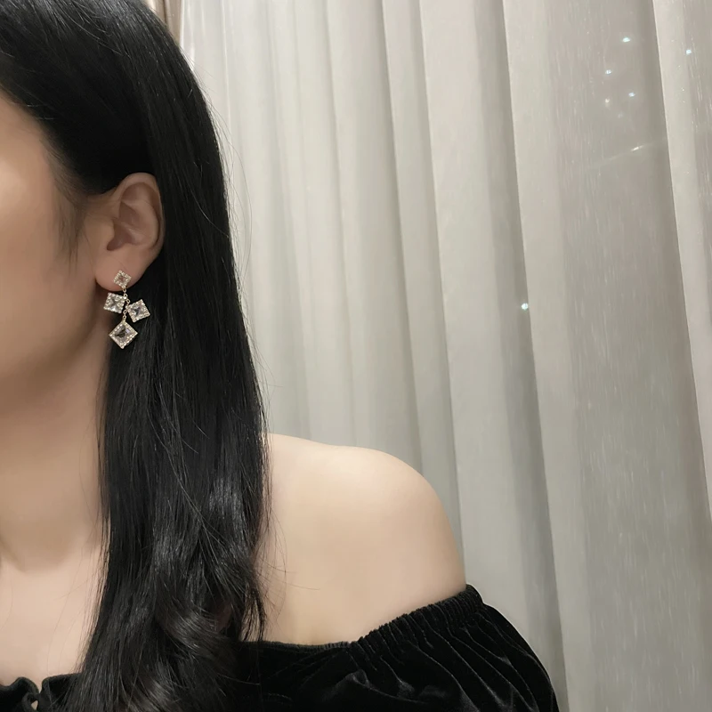 Vershal D-30 Retro 18k Gold Plated Geometric Square Rhinestone Drop Earrings For Women 2021
Vershal D-30 Retro 18k Gold Plated Geometric Square Rhinestone Drop Earrings For Women 2021