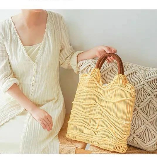 2020new manufacturers direct Korean style women's fashion handbags, solid color tassels, hand-woven, Black
2020new manufacturers direct Korean style women's fashion handbags, solid color tassels, hand-woven, Black