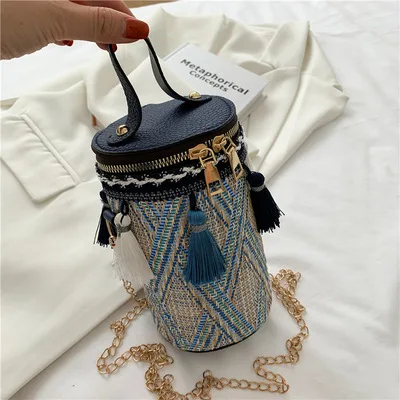 B-181 Wholesale Hot Sale Custom Tassel Handbag Small Shoulder Weave Crossbody Handbag for Woman, As picture
B-181 Wholesale Hot Sale Custom Tassel Handbag Small Shoulder Weave Crossbody Handbag for Woman, As picture