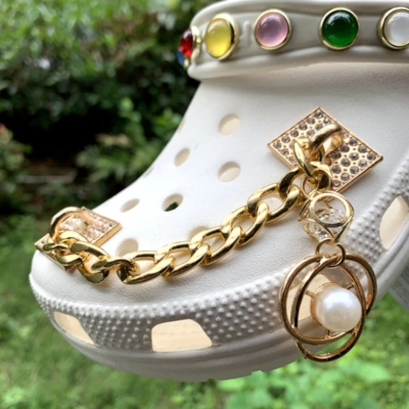 Luxury Croc Charms Designer DIY Brand Chain Shoe Charms for Fashion Vintage Clogs Shoes Chain Accessories New Elegant
Luxury Croc Charms Designer DIY Brand Chain Shoe Charms for Fashion Vintage Clogs Shoes Chain Accessories New Elegant