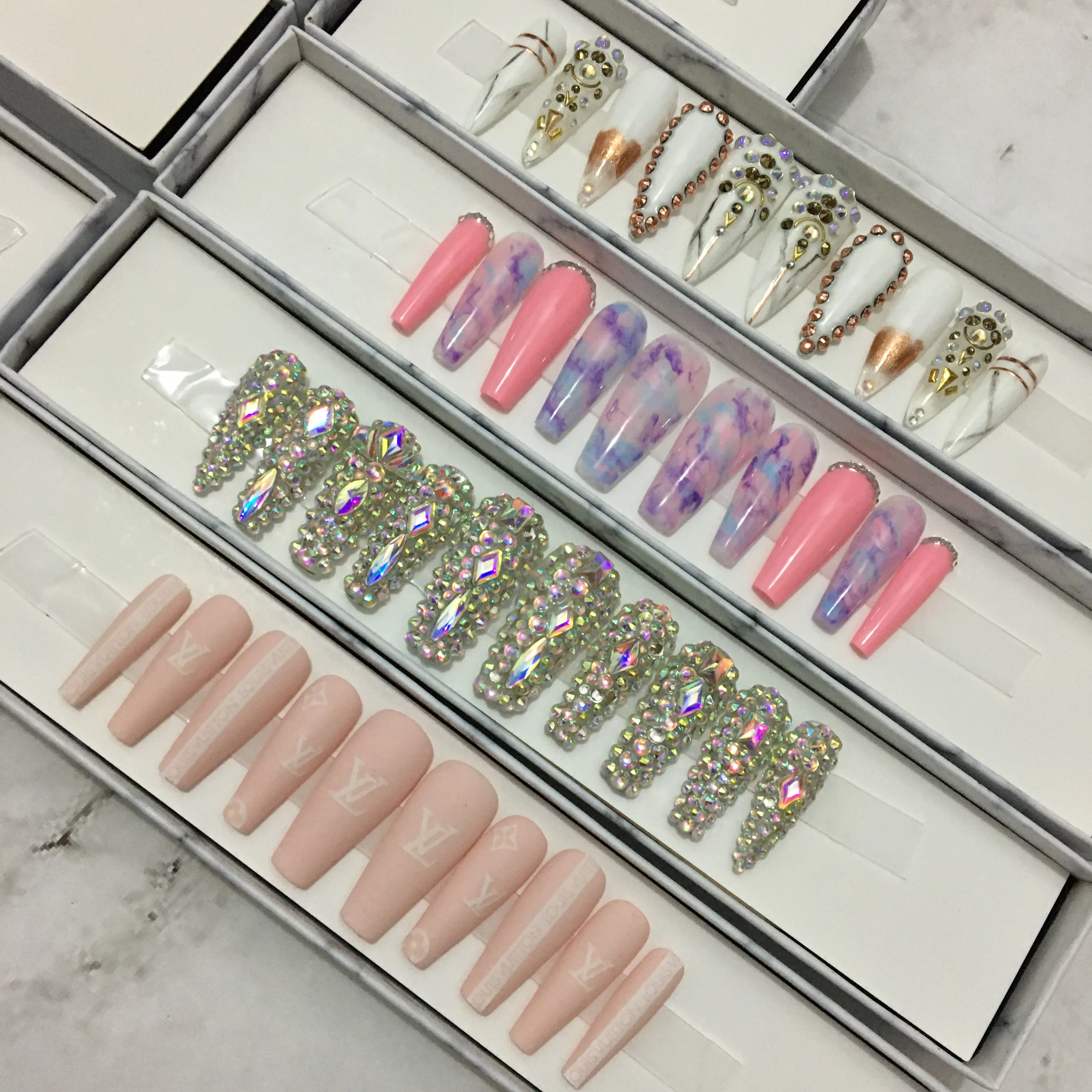 Hand Made Shinny finger nails press on nails long gradient glossy marble false nails, Customers' requirements
Hand Made Shinny finger nails press on nails long gradient glossy marble false nails, Customers' requirements