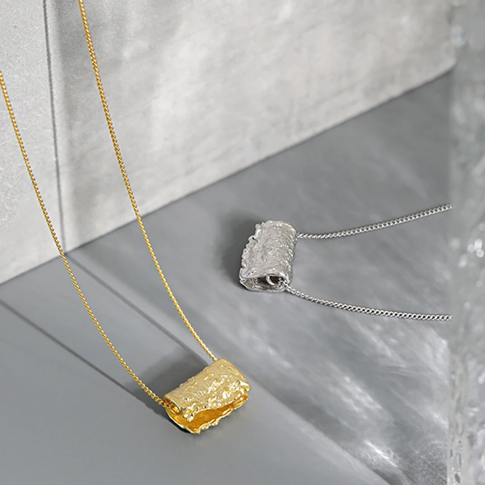 New Products 925 Sterling Silver 18k Gold Plated Small Texture Wrinkled Texture Geometric Irregular Square Necklace For Women 
New Products 925 Sterling Silver 18k Gold Plated Small Texture Wrinkled Texture Geometric Irregular Square Necklace For Women