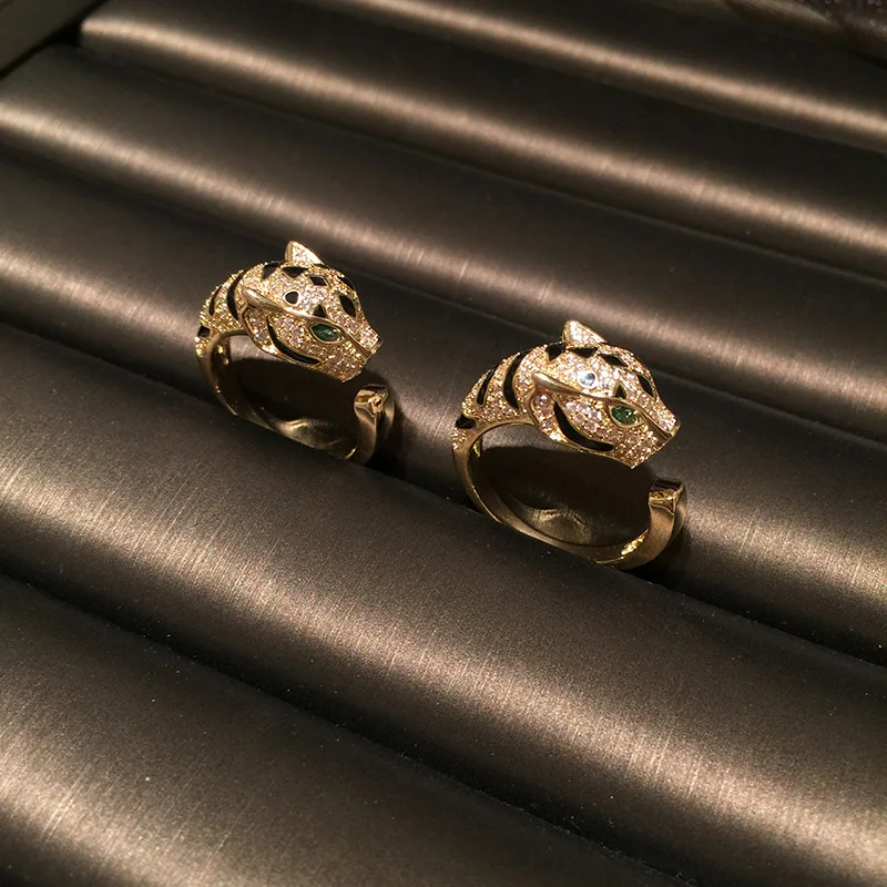 Hip Hop Gold Silver Plating Leopard Ring Open Adjustable Bling Crystal Iced Out Cubic Zirconia CZ Leopard Head Ring Jewelry
Hip Hop Gold Silver Plating Leopard Ring Open Adjustable Bling Crystal Iced Out Cubic Zirconia CZ Leopard Head Ring Jewelry