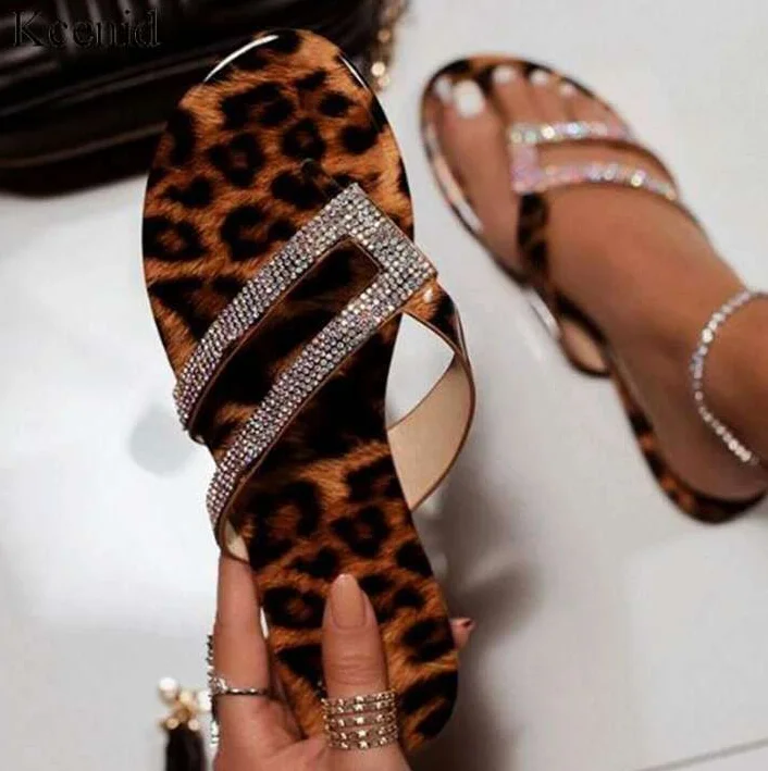 2020 new Women Flat Flip Flops Crystal Colorful Casual Slippers Leopard Ladies summer flat women flip flops sandals, White/black
2020 new Women Flat Flip Flops Crystal Colorful Casual Slippers Leopard Ladies summer flat women flip flops sandals, White/black