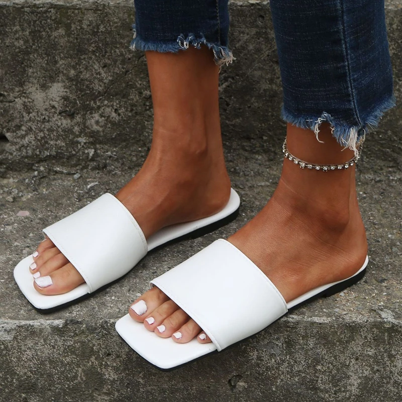 China Wholesale Indoor White Slippers Fashion Slides Female Shoes 2021 Flat Square Sandals For Women, As pictures or customized color
China Wholesale Indoor White Slippers Fashion Slides Female Shoes 2021 Flat Square Sandals For Women, As pictures or customized color