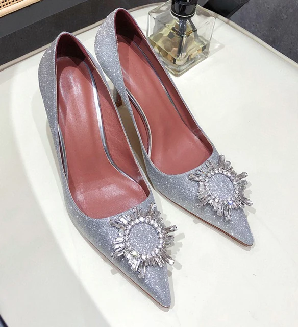 2021 new women's single shoes Amina rhinestone sunflower high heels high-quality late Yan pointed toe shoes
2021 new women's single shoes Amina rhinestone sunflower high heels high-quality late Yan pointed toe shoes
