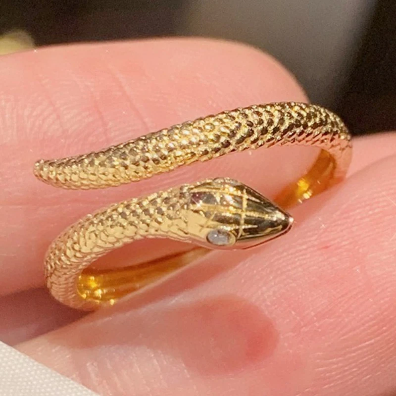 2022 Trending Hot Selling Dubai Jewelry Cobra Animal Design Gold Plated Chunky Snake Adjustable Ring for Women Amulet Gift
2022 Trending Hot Selling Dubai Jewelry Cobra Animal Design Gold Plated Chunky Snake Adjustable Ring for Women Amulet Gift