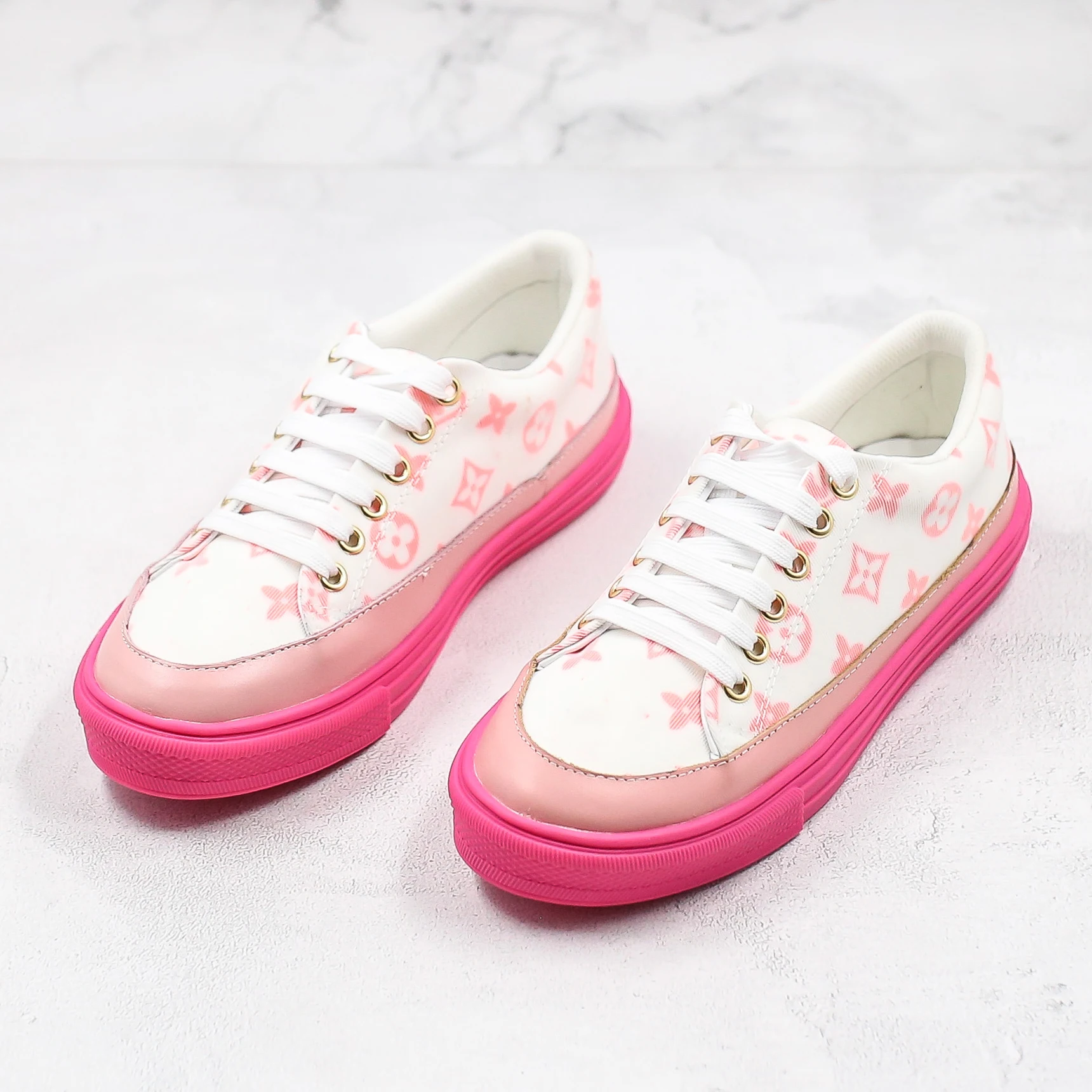 Jelly bottom Pink & blue classic color small white shoes casual shoes women's shoes
Jelly bottom Pink & blue classic color small white shoes casual shoes women's shoes