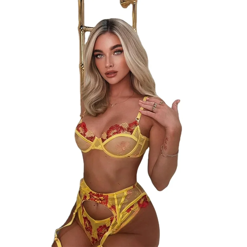 Women Classic Embroidered Yellow Sexy Lingerie 4 piece set Lace Underwear With Garters Wholesale Lingerie Bondage Underwear
Women Classic Embroidered Yellow Sexy Lingerie 4 piece set Lace Underwear With Garters Wholesale Lingerie Bondage Underwear