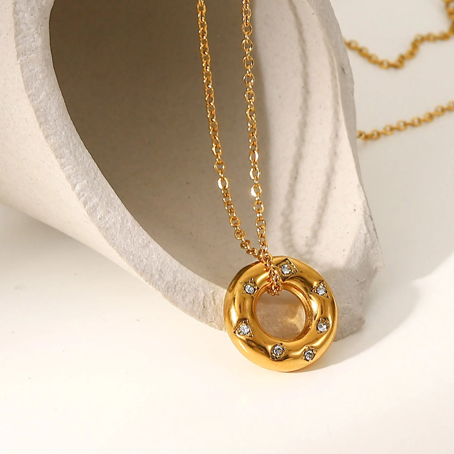 Wholesale 18k Gold Plated Stainless Steel round necklace zircon Necklaces link chain For women simple necklace
Wholesale 18k Gold Plated Stainless Steel round necklace zircon Necklaces link chain For women simple necklace