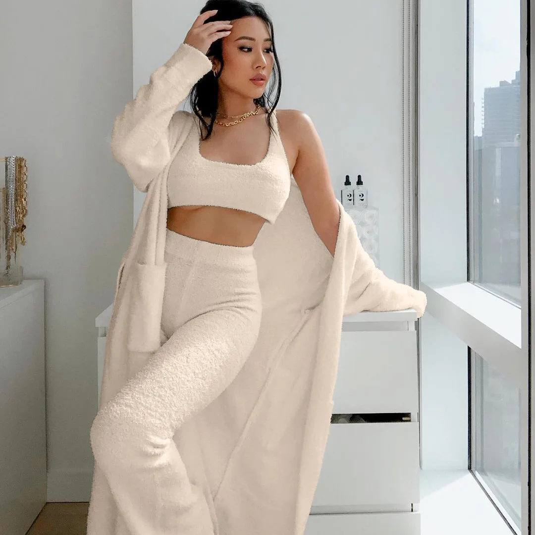 New Fashion Three Piece Pajamas Robe Crop Top Pants Set Soft Warm Comfortable Cozy Fleece Lounge Loungewear
New Fashion Three Piece Pajamas Robe Crop Top Pants Set Soft Warm Comfortable Cozy Fleece Lounge Loungewear