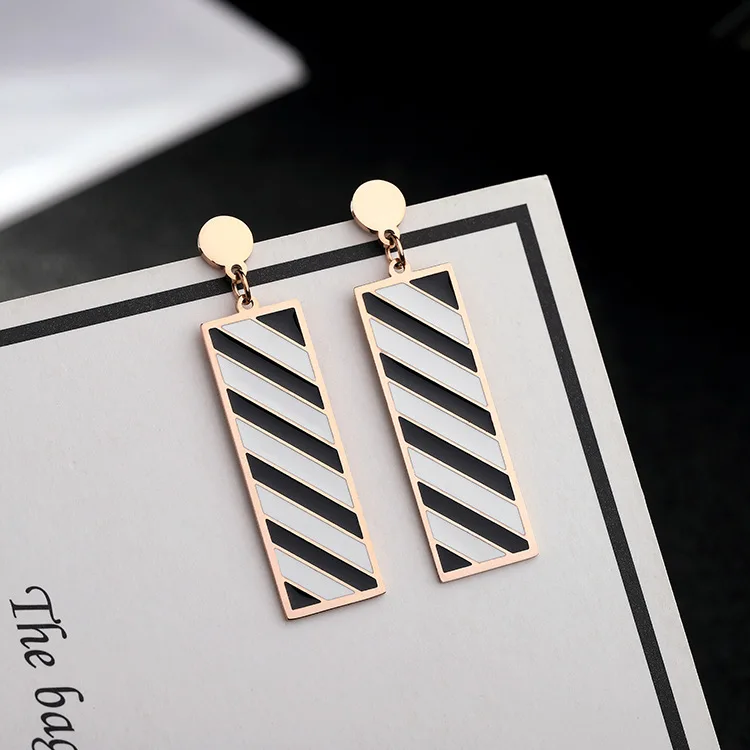 Creative Fashion Charm Jewelry Stainless Steel Copper Zircon Heart Square Women Stud Earrings
Creative Fashion Charm Jewelry Stainless Steel Copper Zircon Heart Square Women Stud Earrings