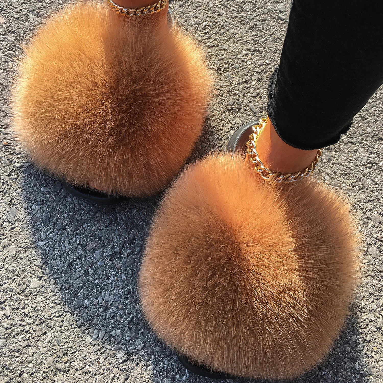 Wholesale luxury indoor women fluffy fox fur slippers ladies soft comfortable fur slides, Pink,yellow,white,black,green,or custom
Wholesale luxury indoor women fluffy fox fur slippers ladies soft comfortable fur slides, Pink,yellow,white,black,green,or custom