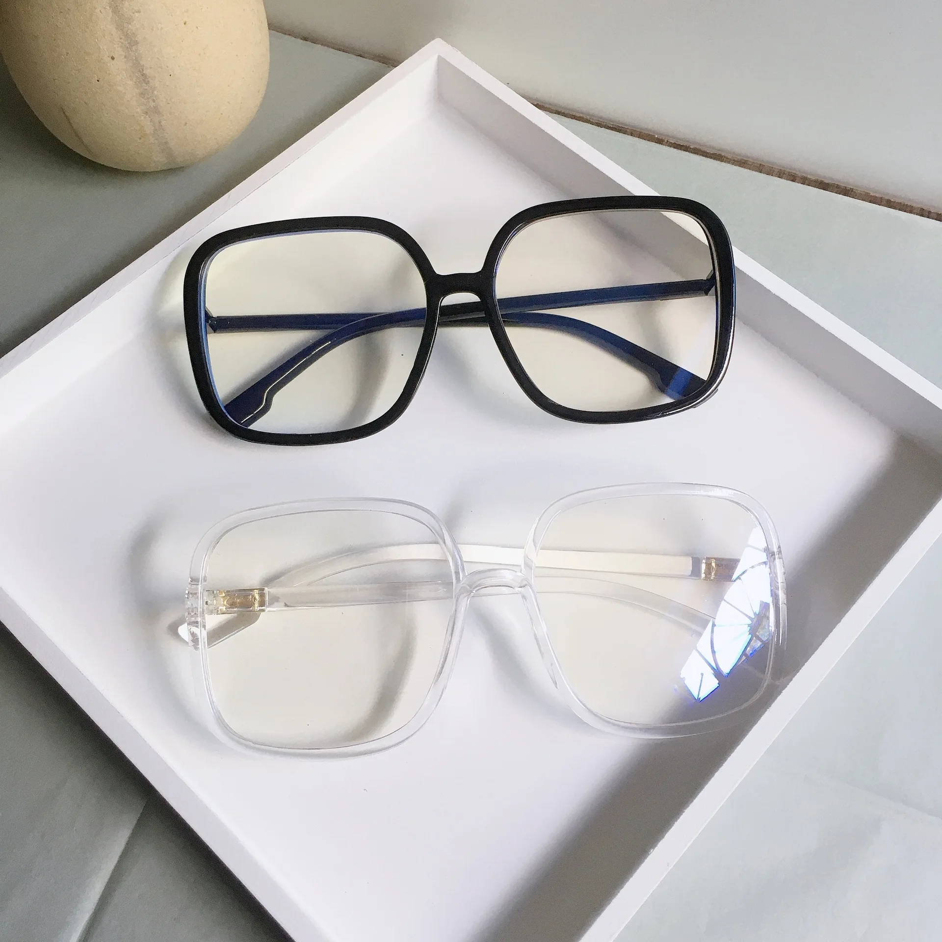 Fashion anti blue glasses black frame trend big square frame two color unisex reading PC flat mirror glasses, As the picture shows
Fashion anti blue glasses black frame trend big square frame two color unisex reading PC flat mirror glasses, As the picture shows