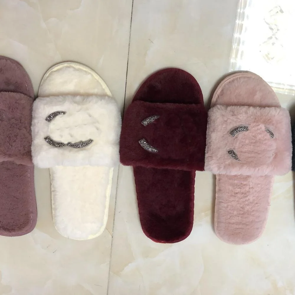 Fur slippers female autumn winter new home bright diamond flat bottom warm slippers popular fashion cotton slides slippers, As picture
Fur slippers female autumn winter new home bright diamond flat bottom warm slippers popular fashion cotton slides slippers, As picture