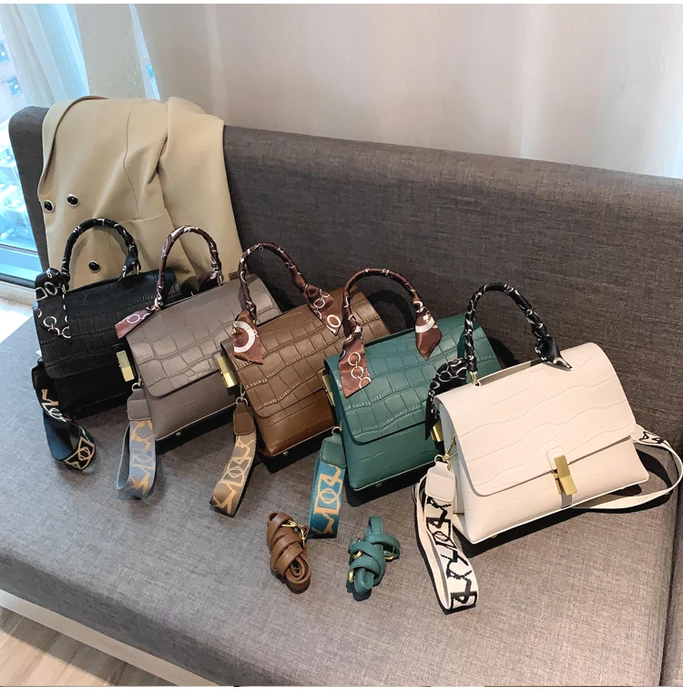 New design alligator bag wide strap single shoulder bag woman handbag, Black,red,brown and customzied
New design alligator bag wide strap single shoulder bag woman handbag, Black,red,brown and customzied
