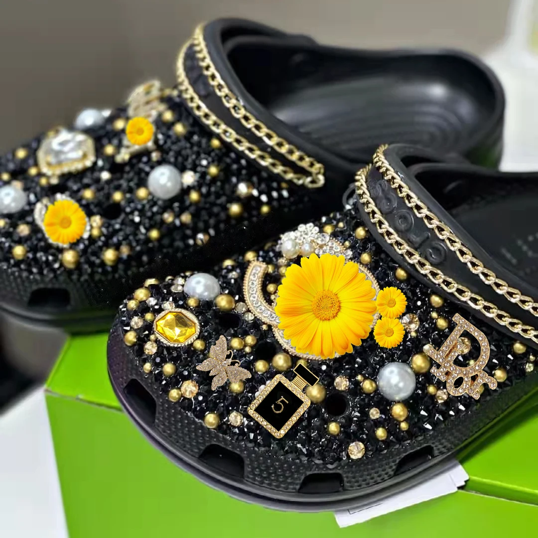 wholesale Hot Design metal diamond chains and pearls bling Girl Gift corc Decoration luxury shoes croc charms luxury
wholesale Hot Design metal diamond chains and pearls bling Girl Gift corc Decoration luxury shoes croc charms luxury