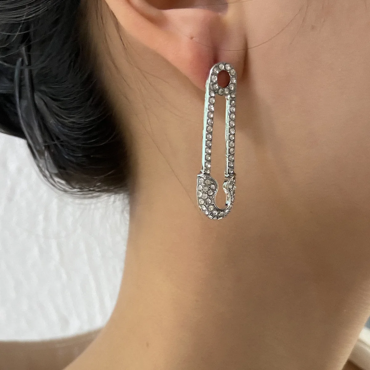 Aug jewelry Alloy hot-selling retro hollow diamond earrings fashion brooch micro inlaid stud earrings
Aug jewelry Alloy hot-selling retro hollow diamond earrings fashion brooch micro inlaid stud earrings