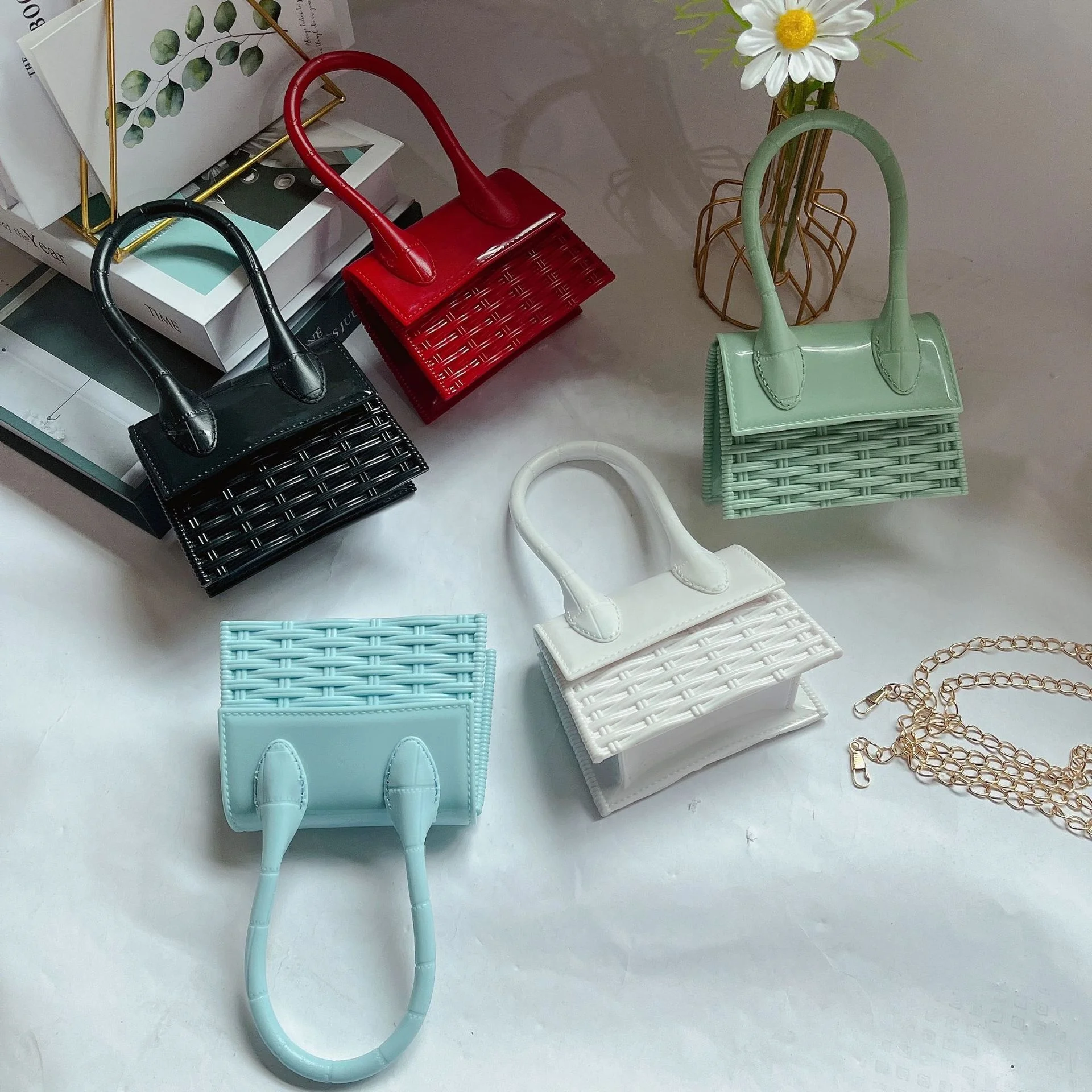 Fashion Trendy Summer Women Crossbody Hand Bags Macaron Color Shoulder Mini Jelly Bag
Fashion Trendy Summer Women Crossbody Hand Bags Macaron Color Shoulder Mini Jelly Bag