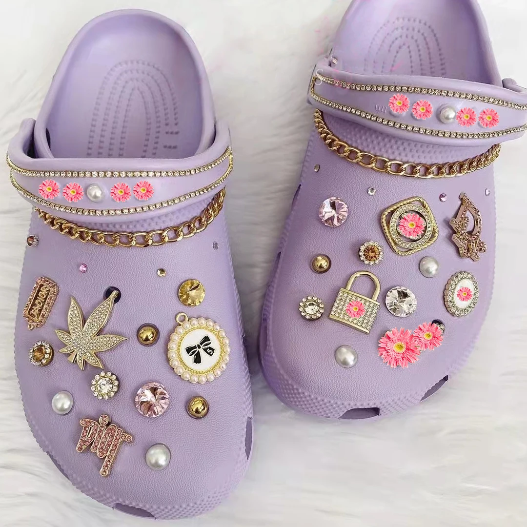 Wholesale Design diamond chains and pearls bling Girl Gift corc Decoration luxury shoes croc charms luxury metal
Wholesale Design diamond chains and pearls bling Girl Gift corc Decoration luxury shoes croc charms luxury metal