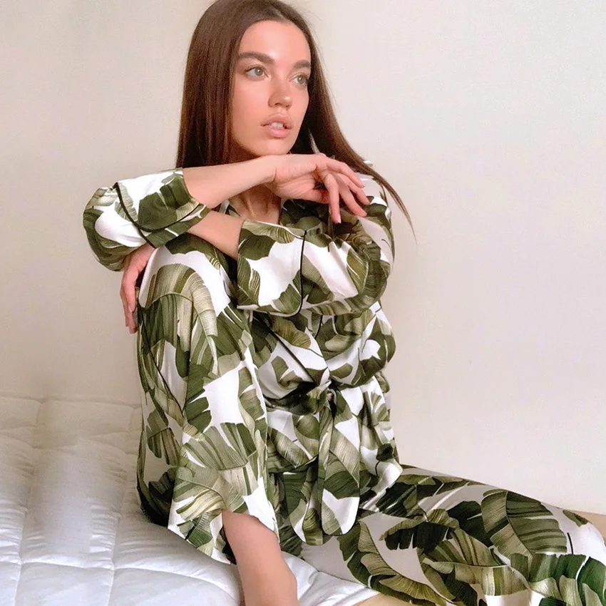 2021 autumn winter new green banana leaf printed pajamas set long sleeves simple home wear for women
2021 autumn winter new green banana leaf printed pajamas set long sleeves simple home wear for women