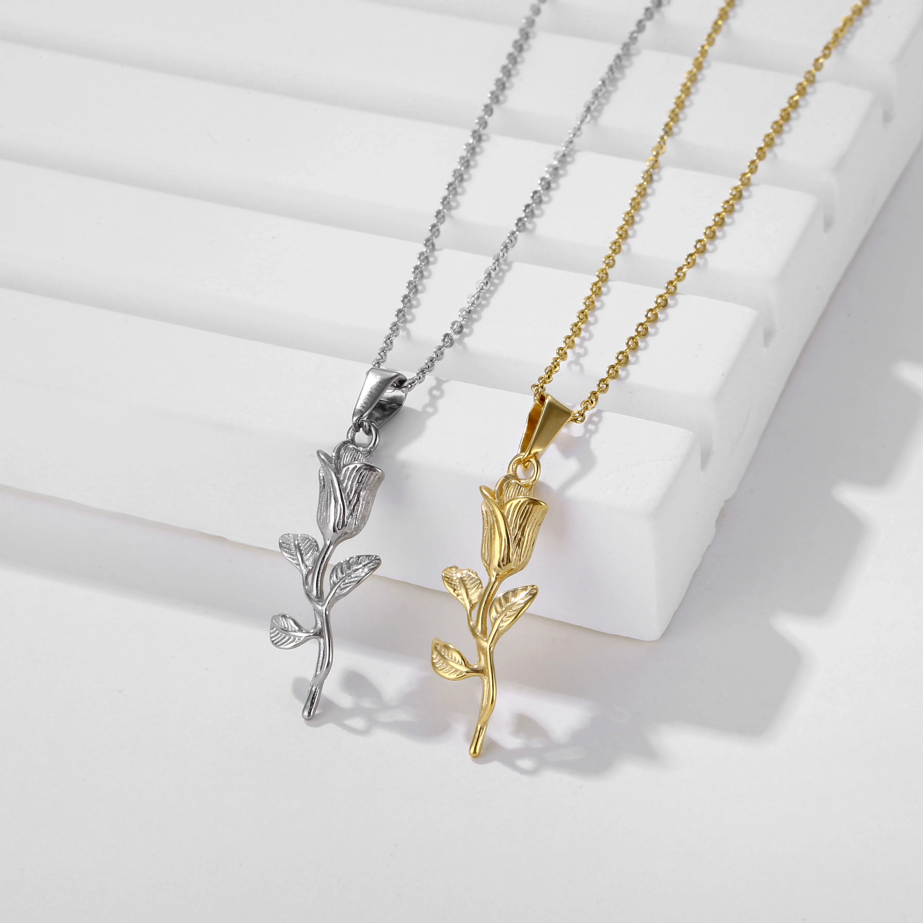 Simple New 18k Gold Plated Stainless Steel Flower Necklace Birthday Gift Rose Pendant For Women
Simple New 18k Gold Plated Stainless Steel Flower Necklace Birthday Gift Rose Pendant For Women