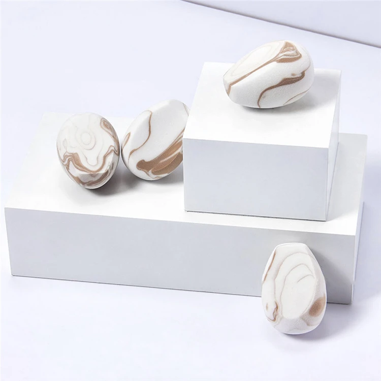 2021 NEW Nude and White Marble Makeup Sponge Foundation Puff Latex Free Marble Beauty Make up Sponge Blender
2021 NEW Nude and White Marble Makeup Sponge Foundation Puff Latex Free Marble Beauty Make up Sponge Blender