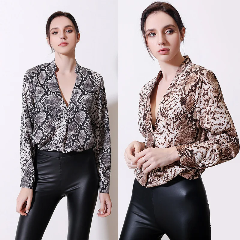 2021 spring and summer new snake pattern sexy long-sleeved shirt women's unisex v-neck chiffon shirt, Picture showed 
2021 spring and summer new snake pattern sexy long-sleeved shirt women's unisex v-neck chiffon shirt, Picture showed