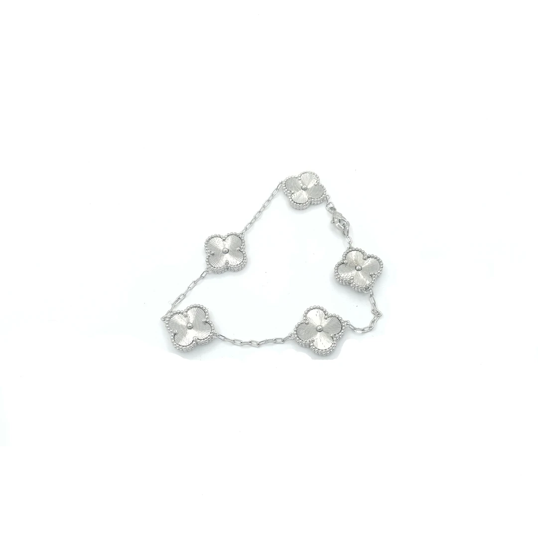 Charm Fashion Hot Selling High Quality Four Leaf Clover Bracelet S925 Sterling Silver Five Flower Women Jewelry Wholesale
Charm Fashion Hot Selling High Quality Four Leaf Clover Bracelet S925 Sterling Silver Five Flower Women Jewelry Wholesale