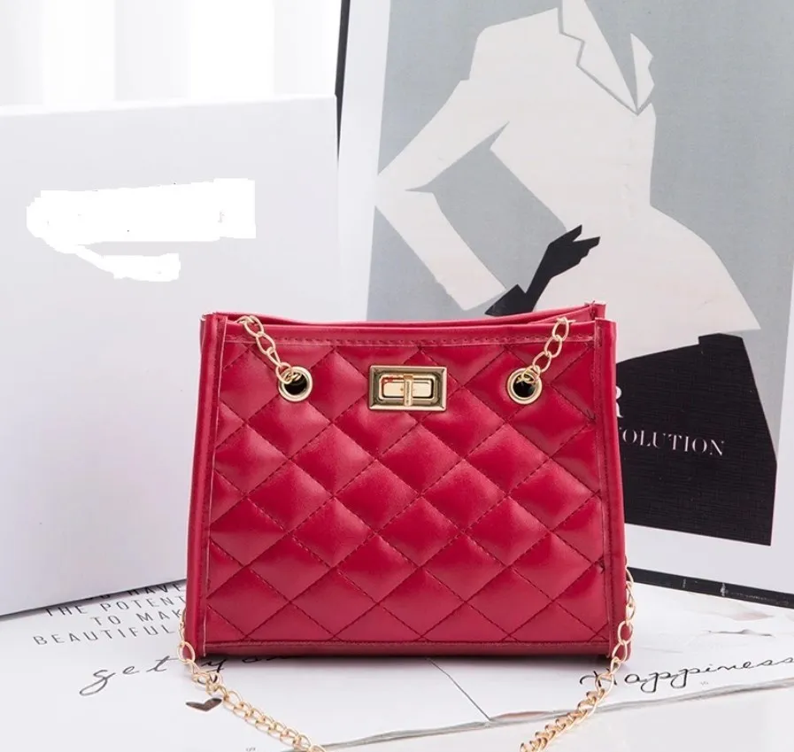 Wholesale 2023 summer fashion women embroidered Chain shoulder ladies mini bags pu girls Mobile phone messenger handbags
Wholesale 2023 summer fashion women embroidered Chain shoulder ladies mini bags pu girls Mobile phone messenger handbags