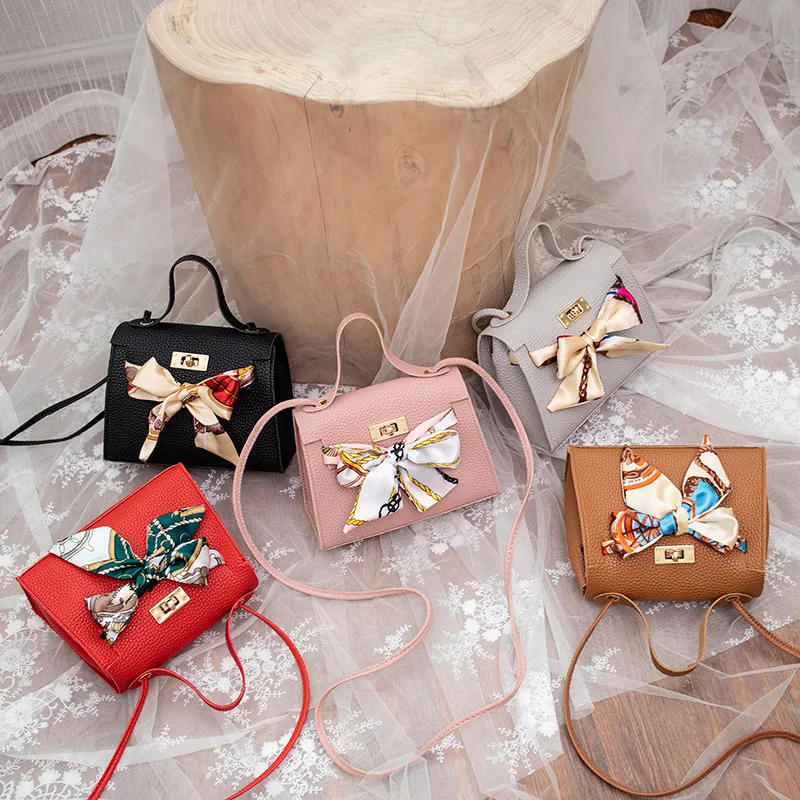 2019 summer new product bag female Korean version of lychee silk scarves portable small bag slung shoulder mobile phone bag
2019 summer new product bag female Korean version of lychee silk scarves portable small bag slung shoulder mobile phone bag