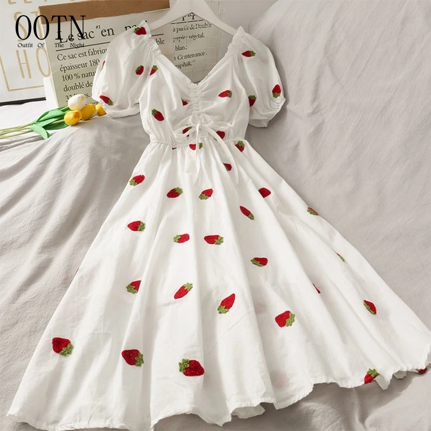 OOTN Women Vintage A-line White Square Neck Beach Dresses 2021 Korean Clothes Strawberry Dress Kawaii Embroidery Puff Sleeve Dre
OOTN Women Vintage A-line White Square Neck Beach Dresses 2021 Korean Clothes Strawberry Dress Kawaii Embroidery Puff Sleeve Dre