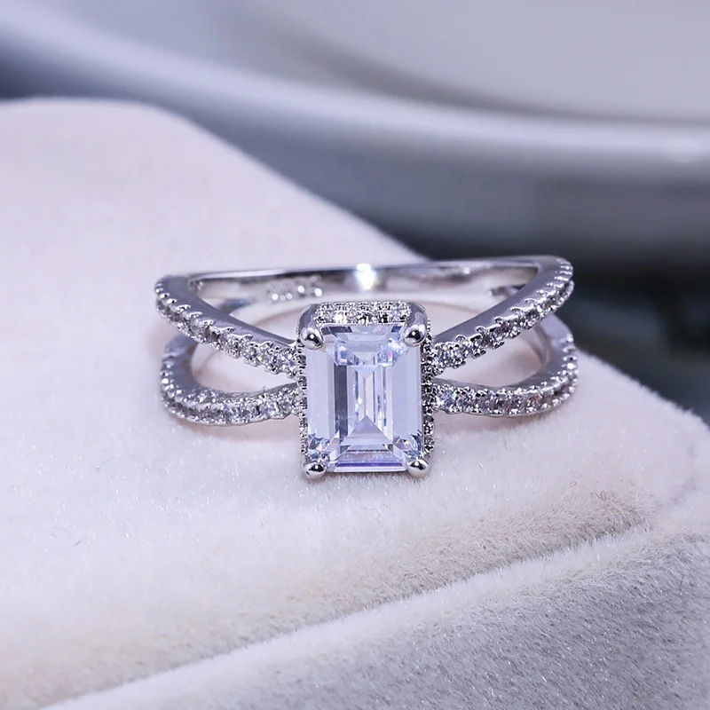 Square Cubic Zirconia Cross Wedding Rings for women Shiny CZ Crystals Silver Finger Engagement Rings Female Anel gifts
Square Cubic Zirconia Cross Wedding Rings for women Shiny CZ Crystals Silver Finger Engagement Rings Female Anel gifts