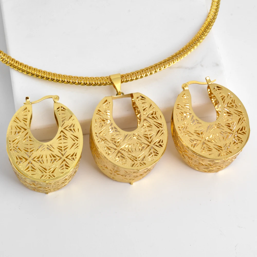 High quality fashion Creative hollow pattern 18k plated gold necklace earrings jewelry set
High quality fashion Creative hollow pattern 18k plated gold necklace earrings jewelry set