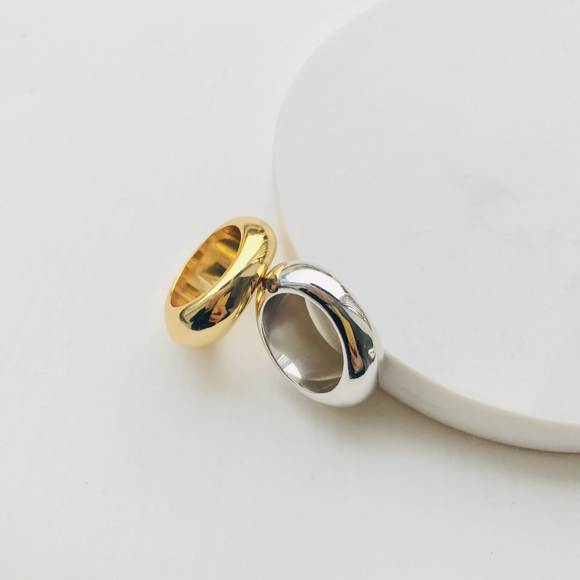 2021 Trendy Style High Polish Gold Silver Plated Copper Finger Ring Set Chunky Hip Hop Style Punk Couple Rings
2021 Trendy Style High Polish Gold Silver Plated Copper Finger Ring Set Chunky Hip Hop Style Punk Couple Rings