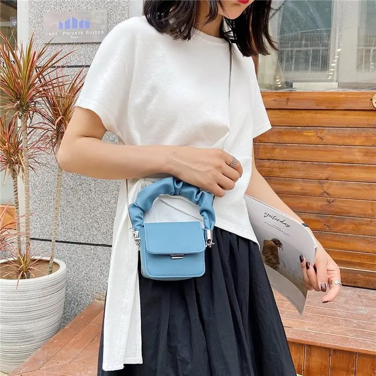 wholesale 2021 Fashion Mini Trendy Folds Thick Gold Chain Shoulder Mini Bag Pu Small Square Purses and Handbags For Women, 10 colors
wholesale 2021 Fashion Mini Trendy Folds Thick Gold Chain Shoulder Mini Bag Pu Small Square Purses and Handbags For Women, 10 colors